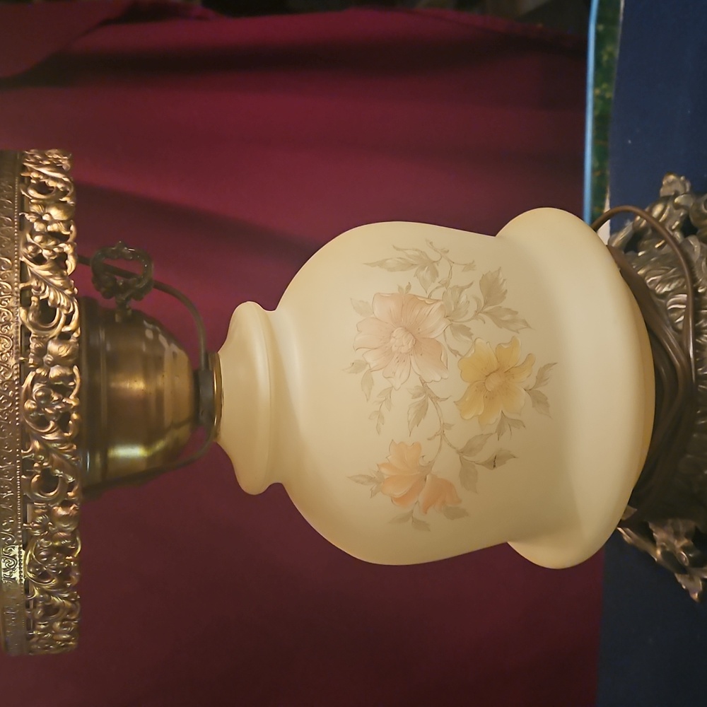 Beauriful Vintage Floral Glass Table Lamp with Brass Accents - Picture 3 of 5